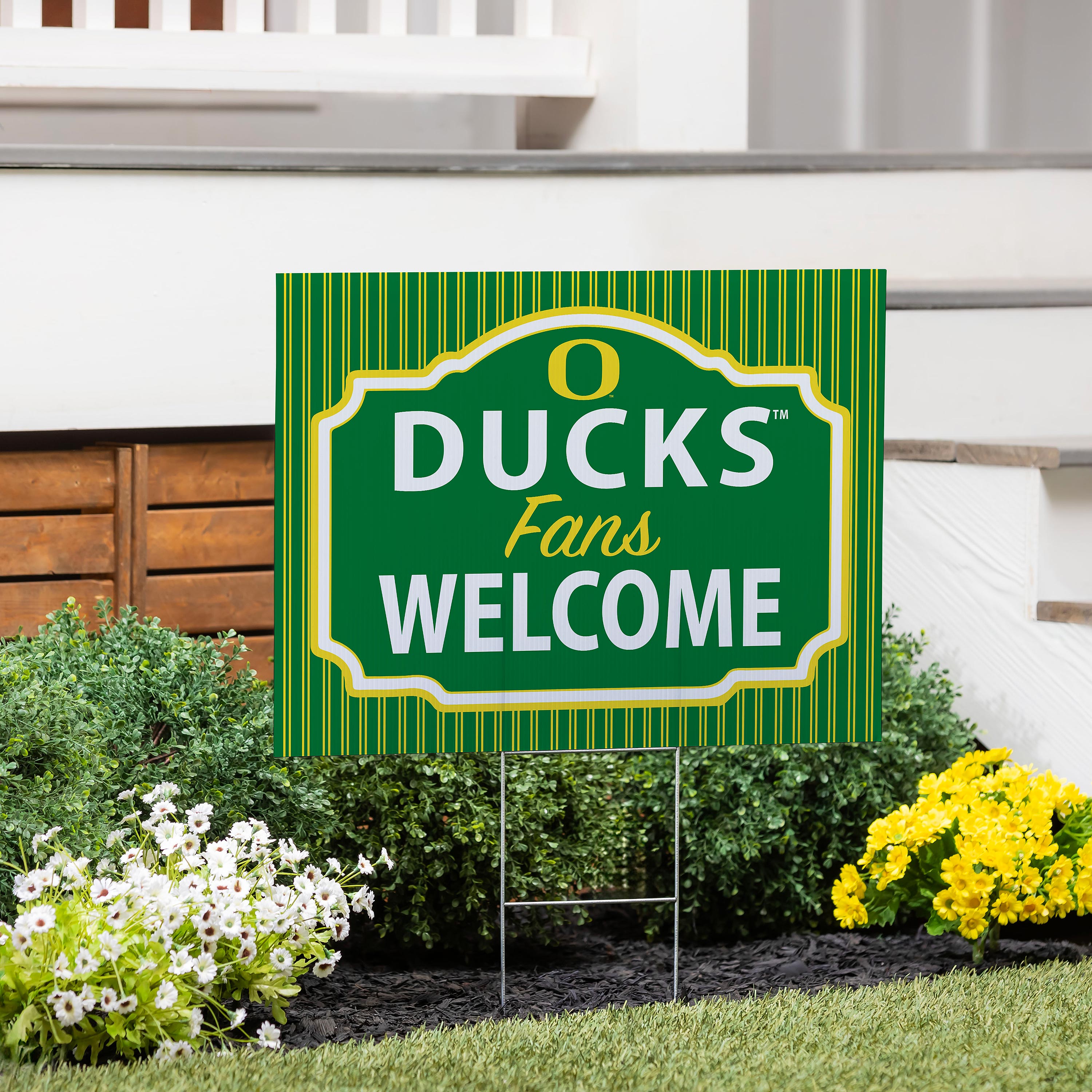 University of Oregon Coroplast Yard Sign, "Fans Welcome"