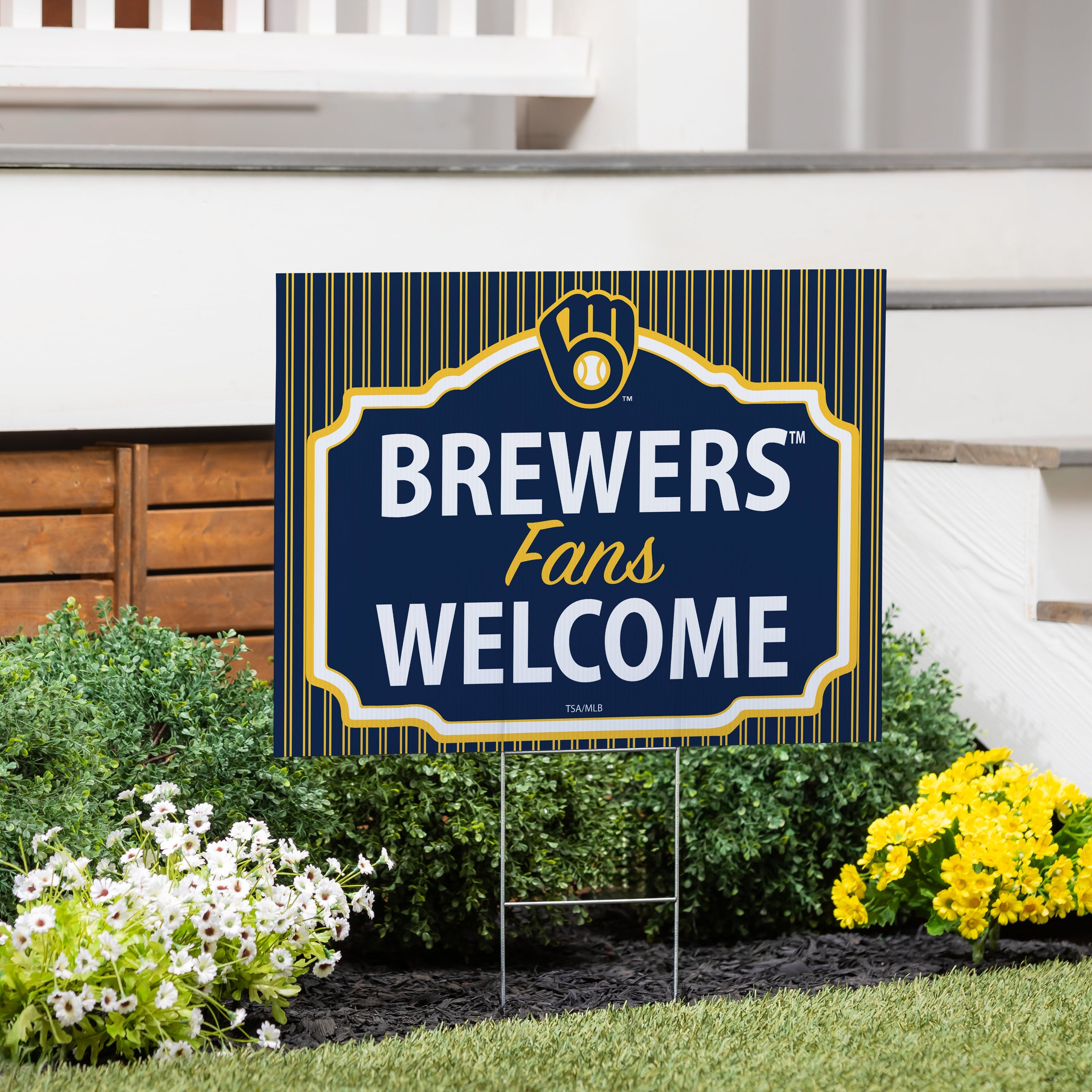 Milwaukee Brewers Coroplast Yard Sign, "Fans Welcome"