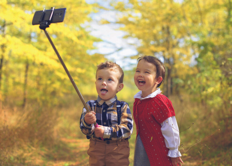 2 KIDS TAKING SELFIE CARD - A. Dodson's