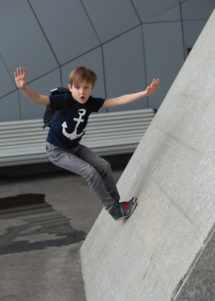 CHILD JUMPING ON WALL CARD