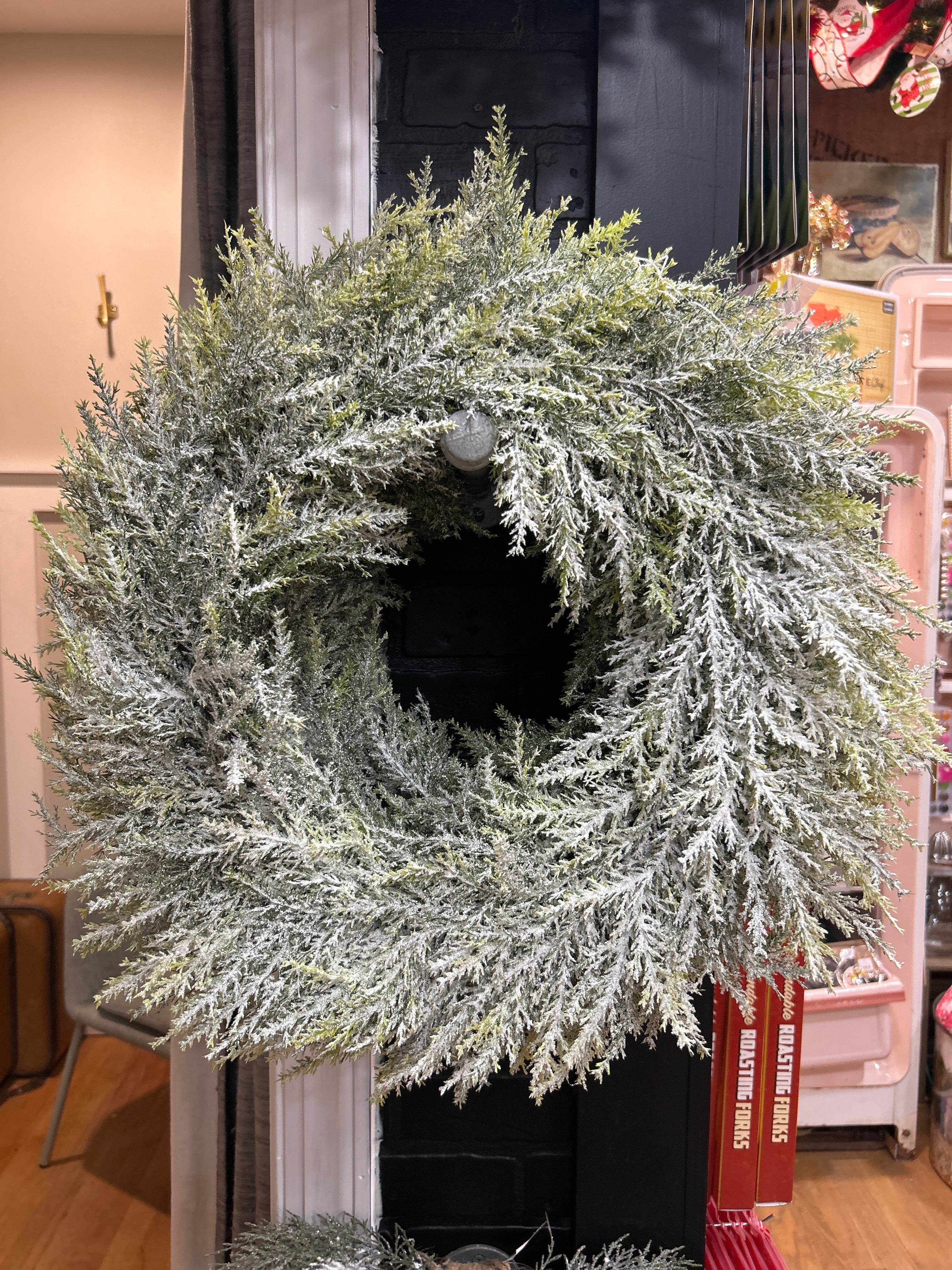 Glitzen Pine Wreath, 24"