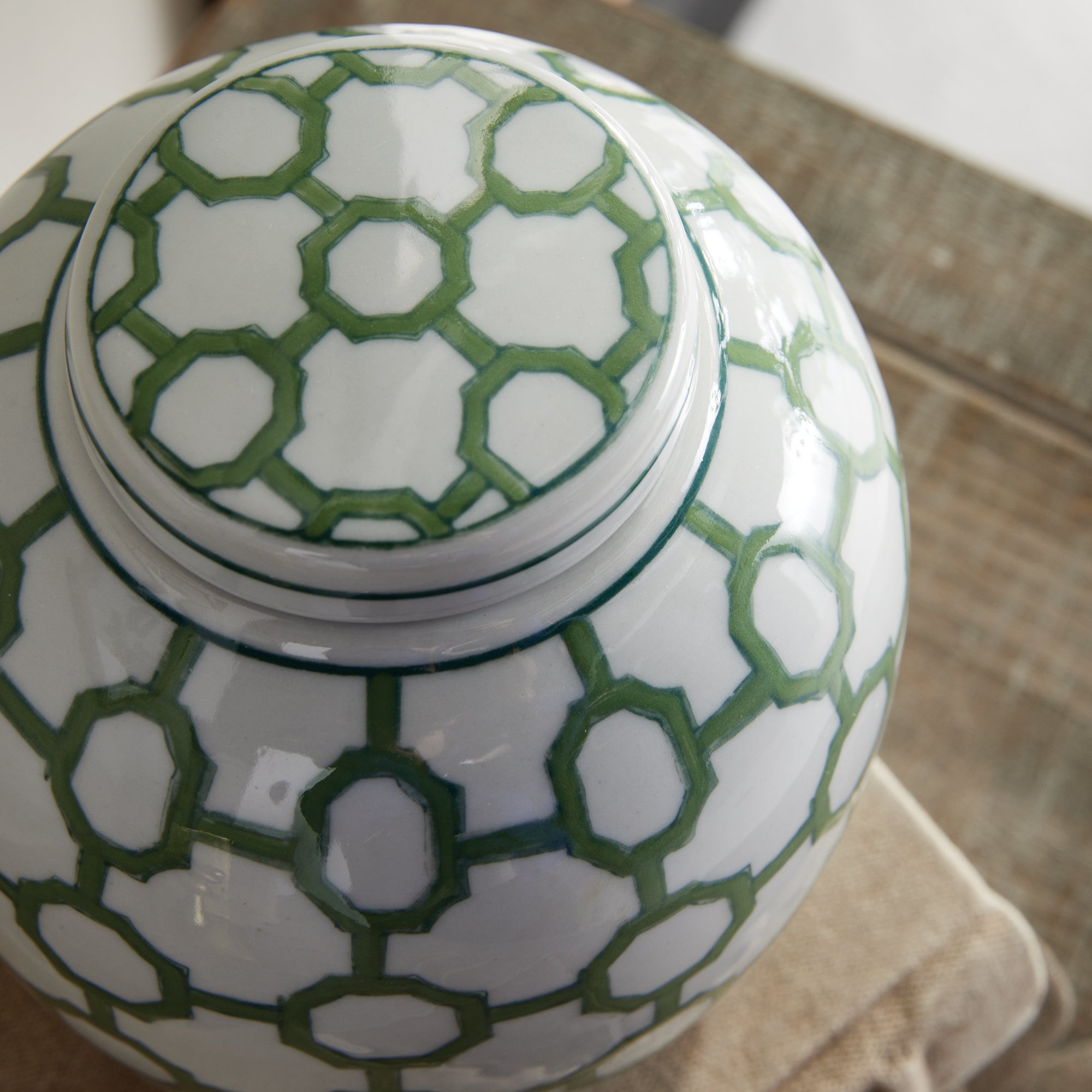 IMPERIAL LINK LIDDED JAR - view 9