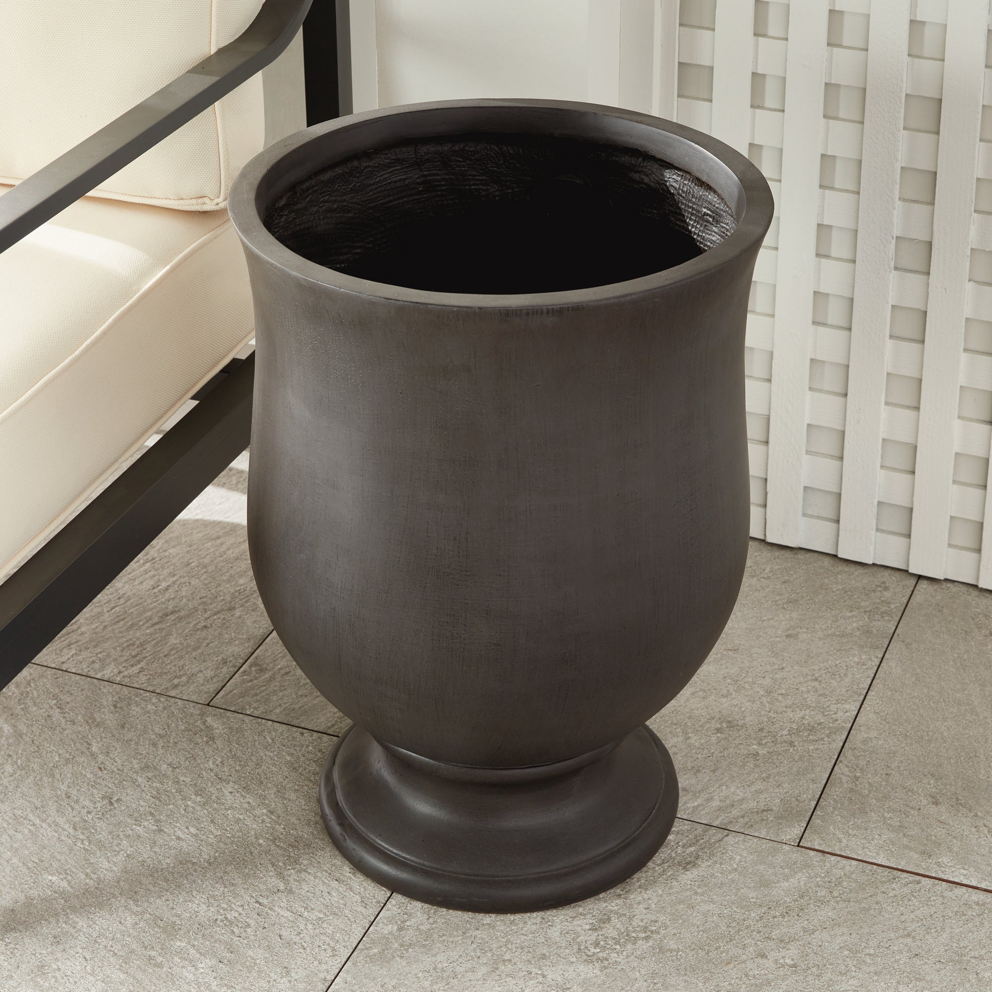 FIBRECLAY JOSIE ROUND FOOTED PLANTER - view 8