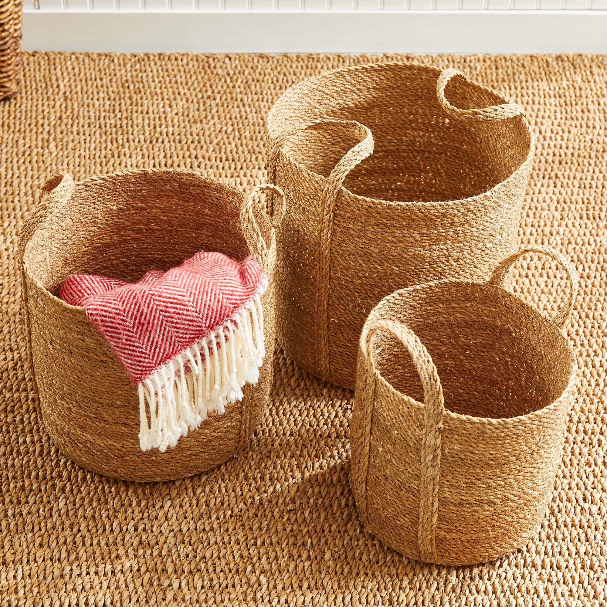 SEAGRASS ROUND BASKETS WITH LONG HANDLES, SET OF 3 - view 6
