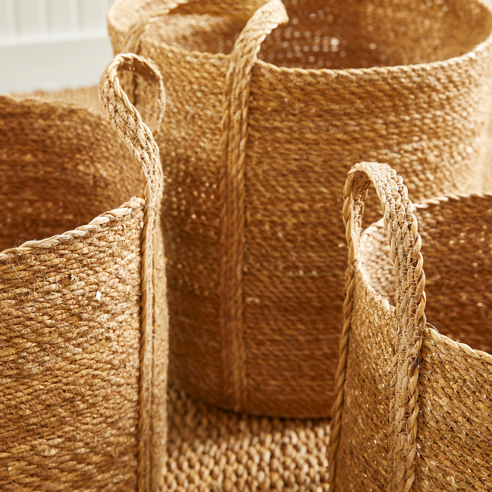 SEAGRASS ROUND BASKETS WITH LONG HANDLES, SET OF 3 - view 7