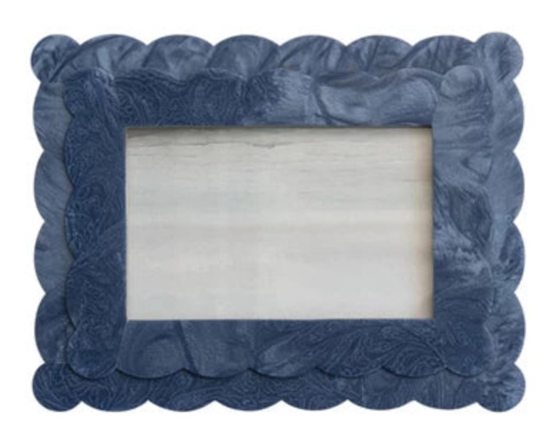 Scalloped Photo Frame, 2-Layer holds 4" x 6" photo