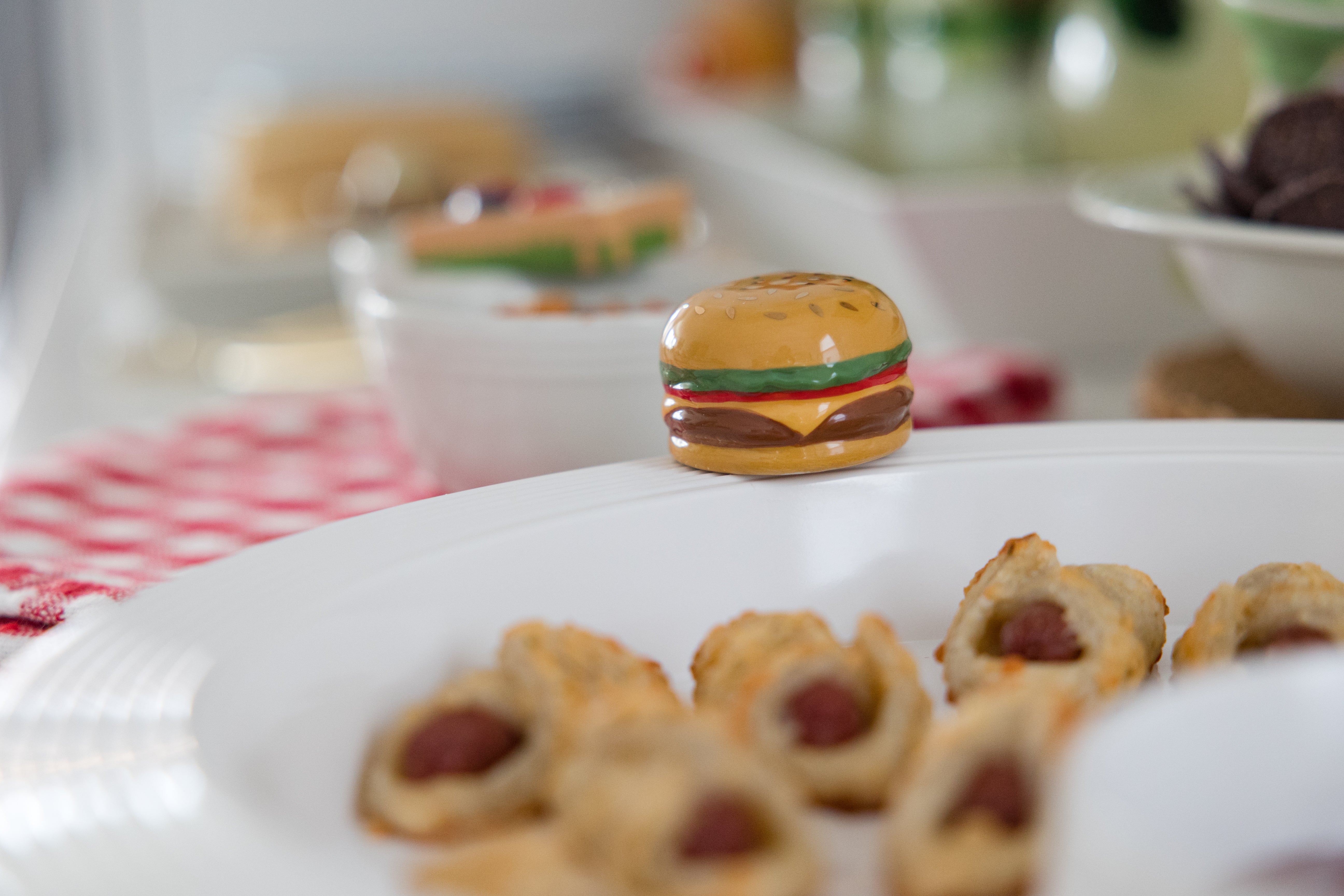 NORA FLEMING HAMBURGER FOR THE BUN OF IT MINI A429