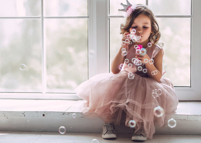 GIRL BLOWING BUBBLES CARD